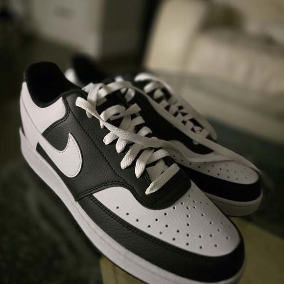 Nike Men's Black and White Sneakers - Picture 2 of 16